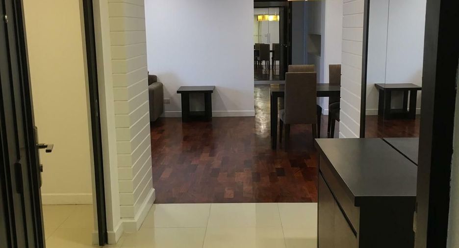 For rent 3 bedrooms condo in Watthana, Bangkok