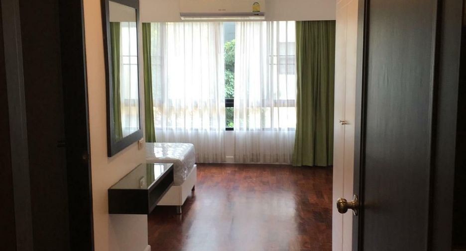 For rent 3 bedrooms condo in Watthana, Bangkok