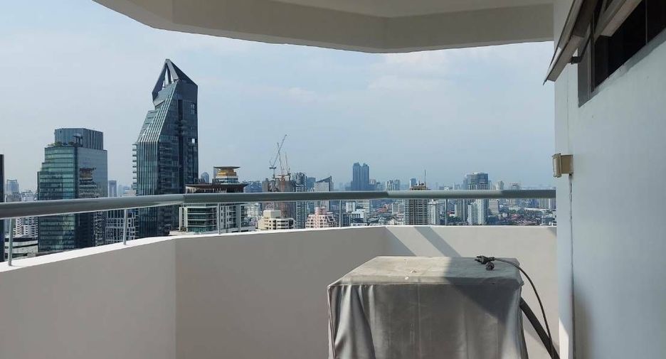 For rent 2 bedrooms condo in Khlong Toei, Bangkok