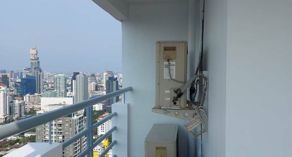 For rent 2 bedrooms condo in Khlong Toei, Bangkok