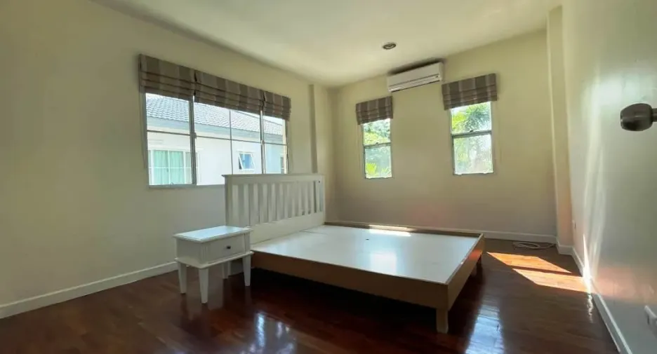 For sale 3 bedrooms house in Prawet, Bangkok
