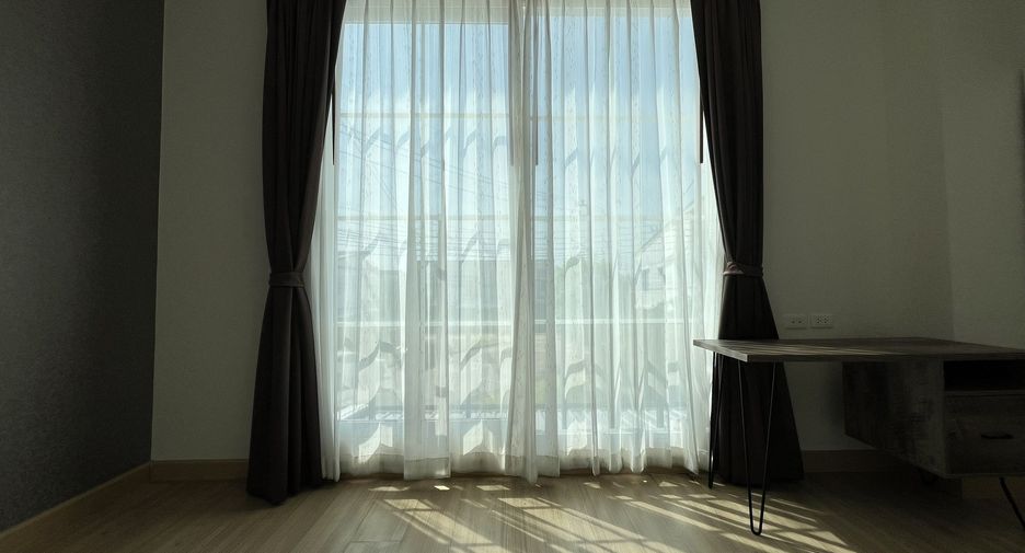 For rent 3 bedrooms townhouse in Phasi Charoen, Bangkok