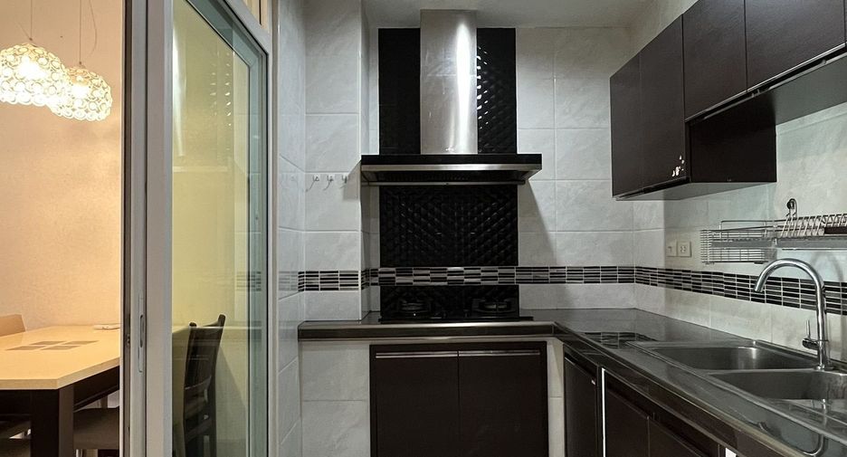 For rent 3 bedrooms townhouse in Phasi Charoen, Bangkok