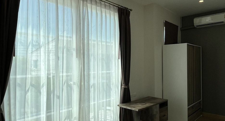 For rent 3 bedrooms townhouse in Phasi Charoen, Bangkok