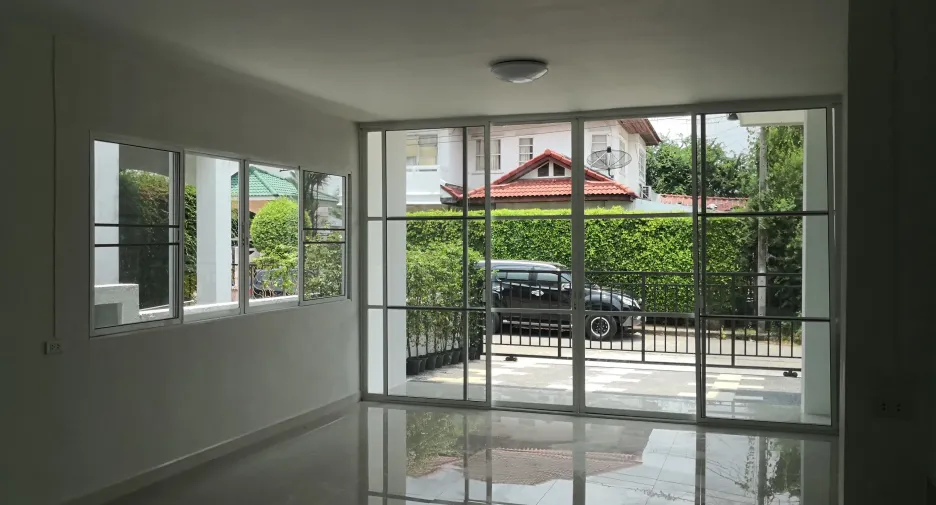For sale そして for rent 4 ベッドルーム house in Min Buri, Bangkok