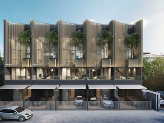 For sale 3 ベッドルーム townhouse in Khlong Toei, Bangkok