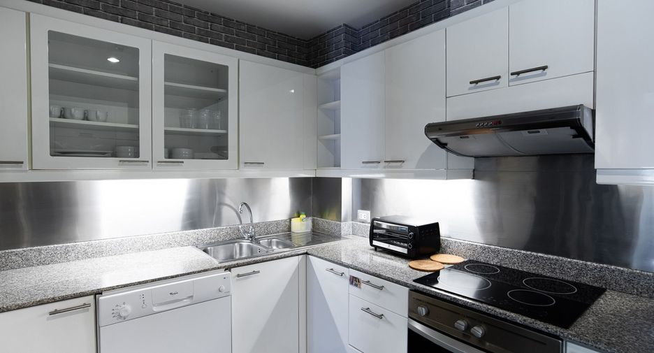 For rent 3 bedrooms condo in Pathum Wan, Bangkok