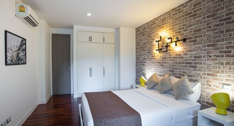 For rent 3 bedrooms condo in Pathum Wan, Bangkok