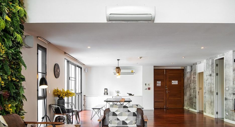 For rent 3 bedrooms condo in Pathum Wan, Bangkok