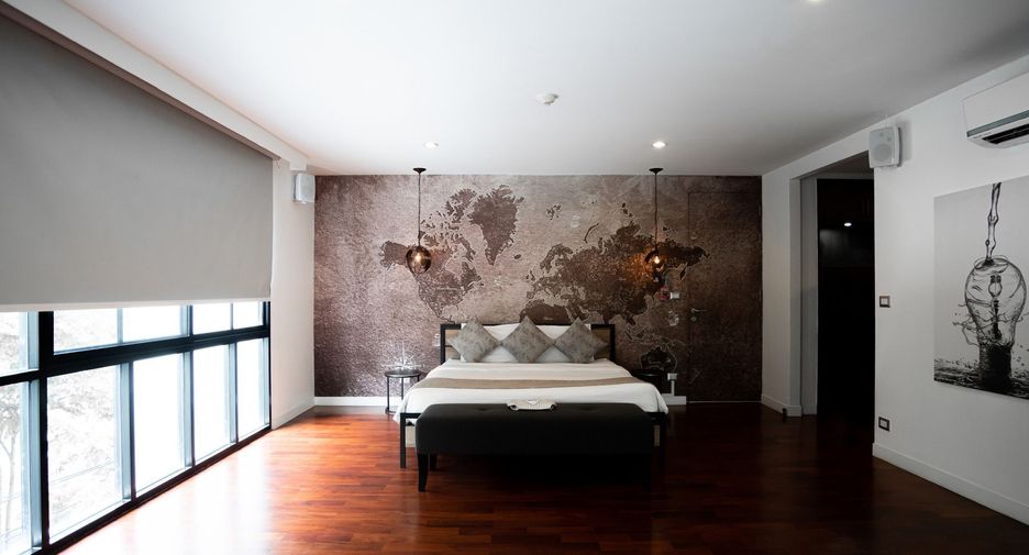 For rent 3 bedrooms condo in Pathum Wan, Bangkok