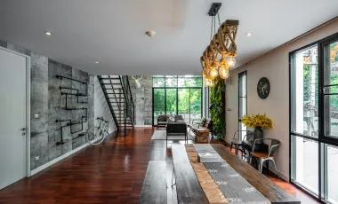 For rent 3 bedrooms condo in Pathum Wan, Bangkok