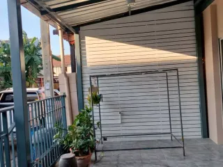 For sale 3 bedrooms townhouse in Mueang Samut Prakan, Samut Prakan