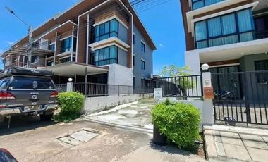 For rent 4 ベッドルーム townhouse in Khan Na Yao, Bangkok