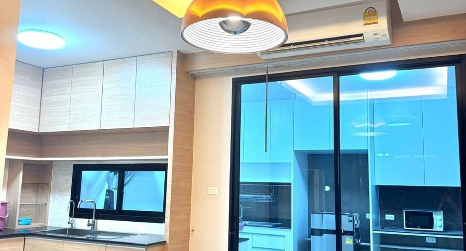 For rent 4 ベッドルーム townhouse in Khan Na Yao, Bangkok