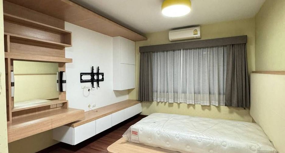 For rent 4 ベッドルーム townhouse in Khan Na Yao, Bangkok