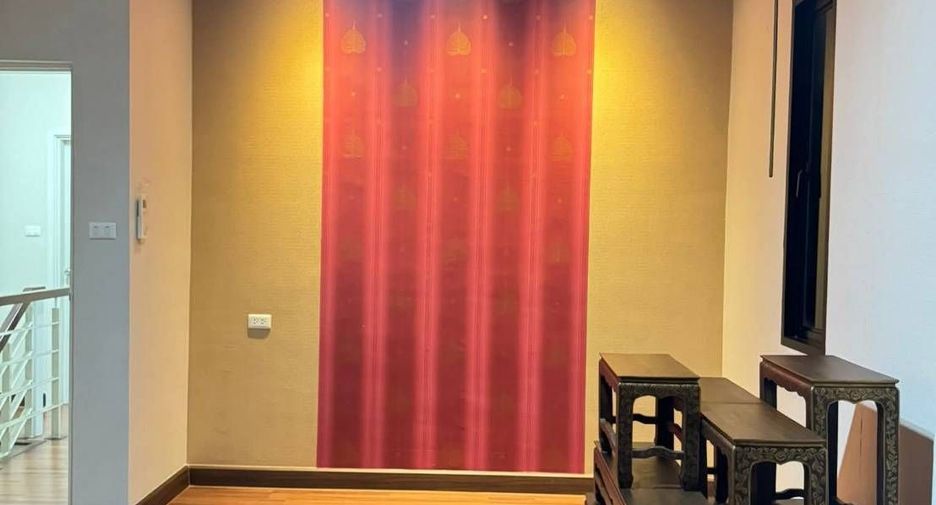 For rent 4 ベッドルーム townhouse in Khan Na Yao, Bangkok