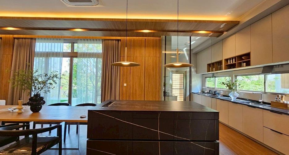 For rent 3 bedrooms house in Saphan Sung, Bangkok