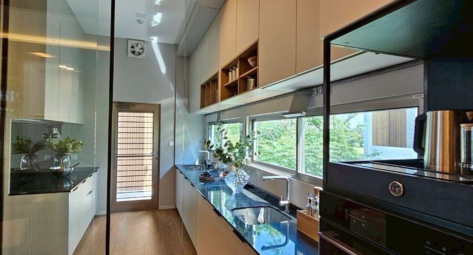 For rent 3 bedrooms house in Saphan Sung, Bangkok