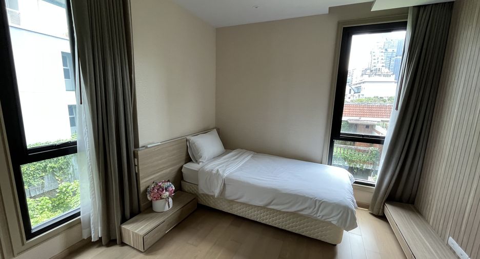 For rent 2 bedrooms condo in Watthana, Bangkok