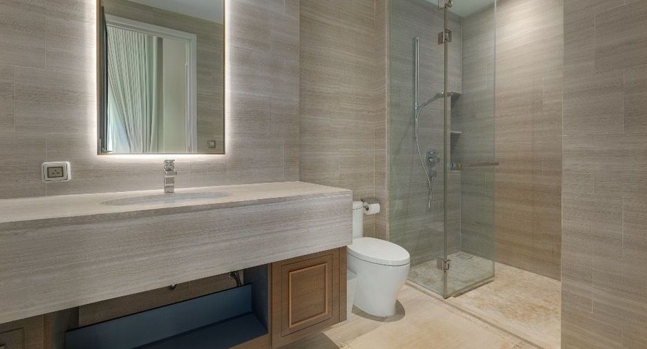 For sale 3 bedrooms condo in Khlong Toei, Bangkok