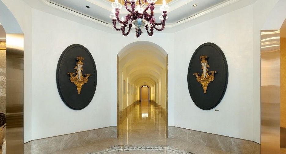 For sale 3 bedrooms condo in Khlong Toei, Bangkok