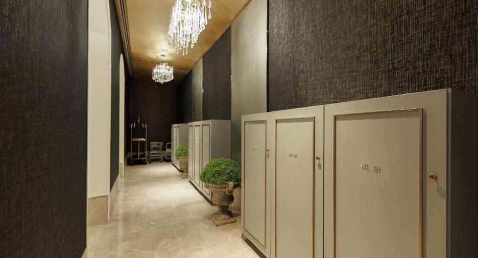 For sale 3 bedrooms condo in Khlong Toei, Bangkok