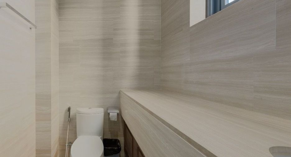 For sale 3 bedrooms condo in Khlong Toei, Bangkok