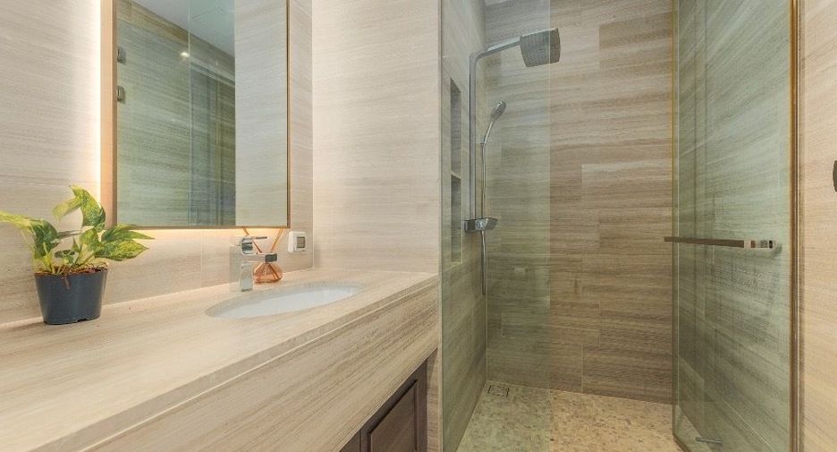 For sale 3 bedrooms condo in Khlong Toei, Bangkok