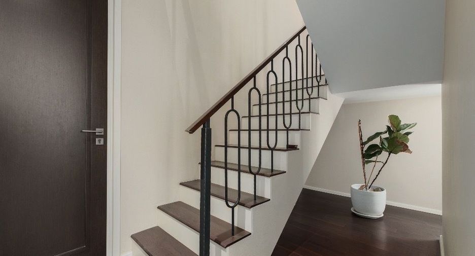 For sale 3 bedrooms condo in Khlong Toei, Bangkok
