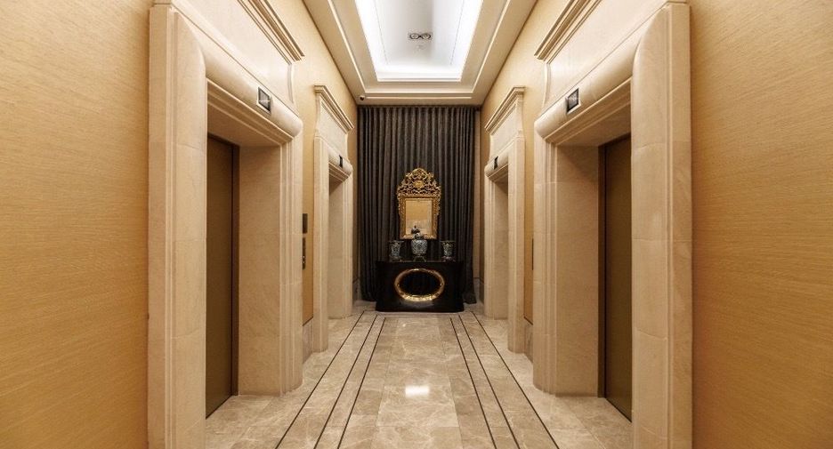 For sale 3 bedrooms condo in Khlong Toei, Bangkok
