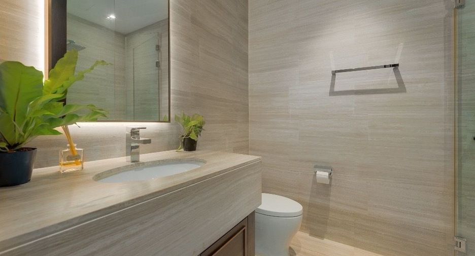 For sale 3 bedrooms condo in Khlong Toei, Bangkok