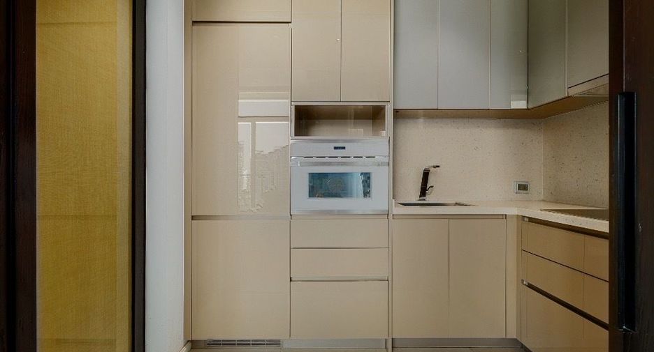 For sale 3 bedrooms condo in Khlong Toei, Bangkok