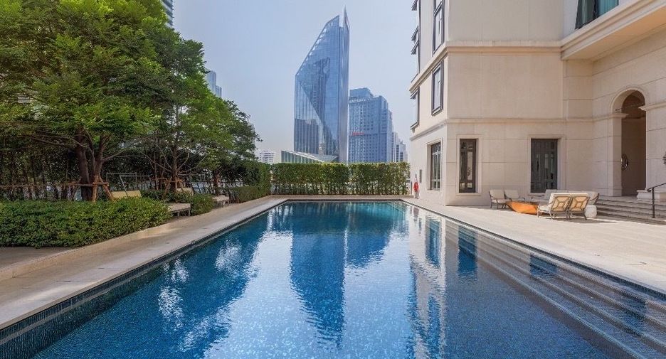 For sale 3 bedrooms condo in Khlong Toei, Bangkok
