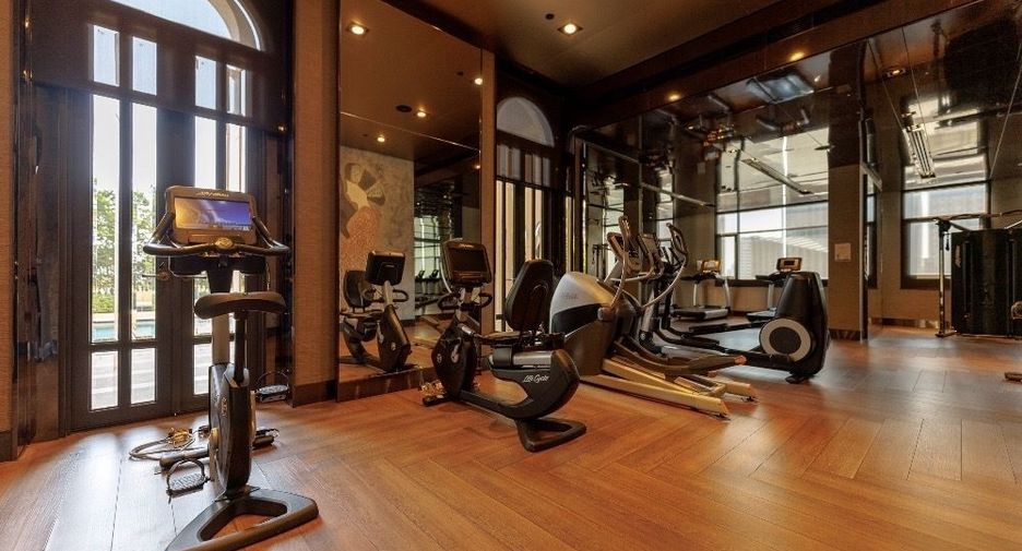 For sale 3 bedrooms condo in Khlong Toei, Bangkok