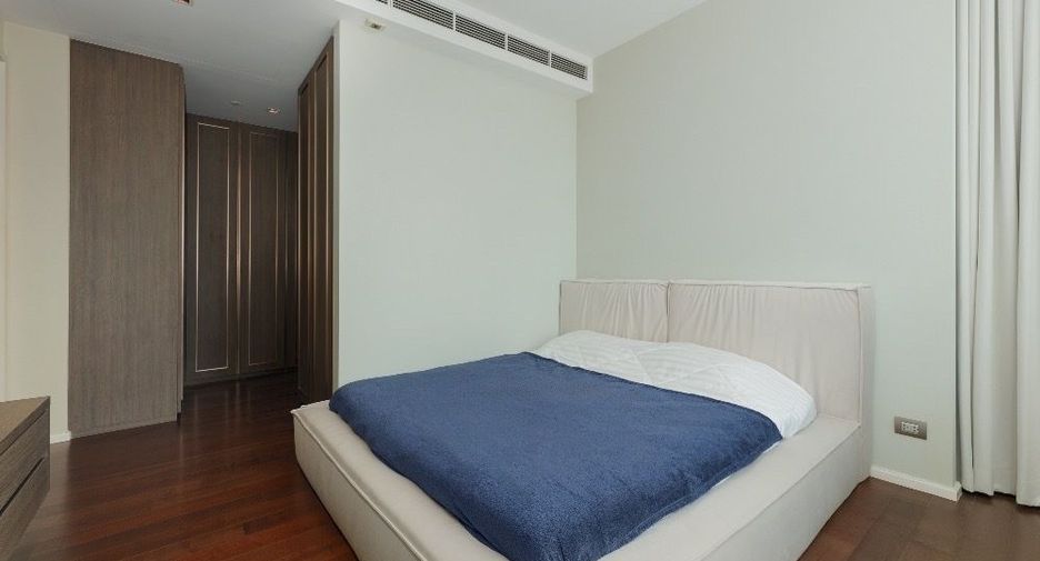 For sale 3 bedrooms condo in Khlong Toei, Bangkok