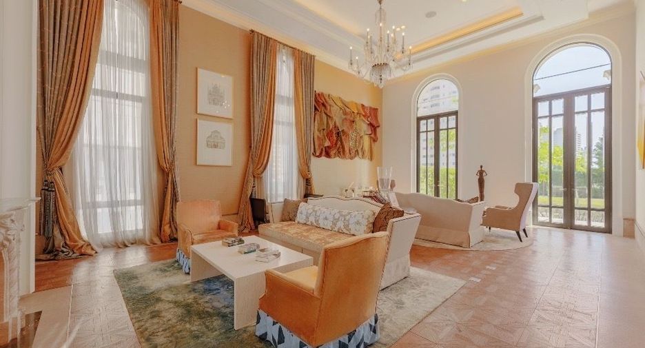 For sale 3 bedrooms condo in Khlong Toei, Bangkok