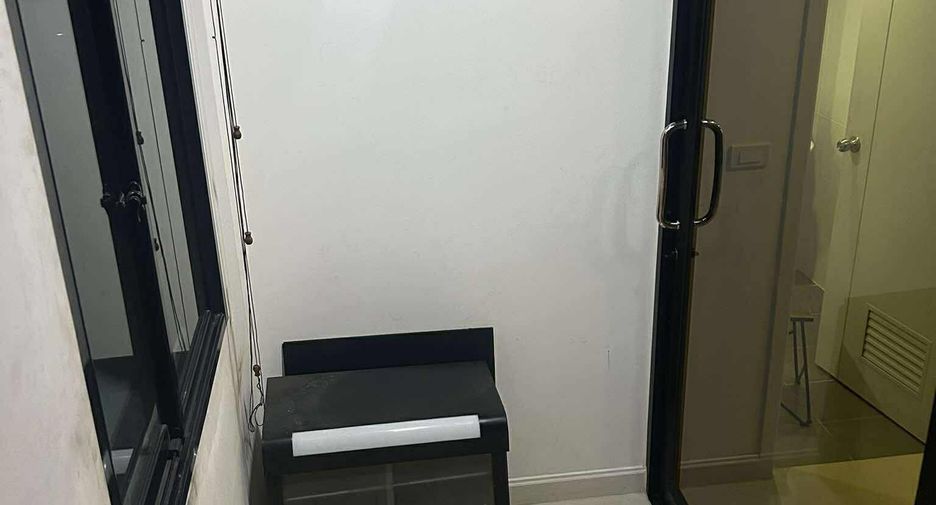 For rent 3 bedrooms retail Space in Khlong Sam Wa, Bangkok