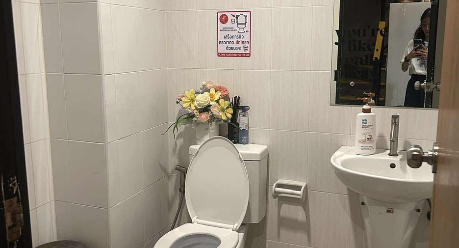 For rent 3 bedrooms retail Space in Khlong Sam Wa, Bangkok