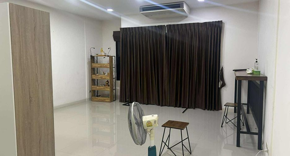 For rent 3 bedrooms retail Space in Khlong Sam Wa, Bangkok