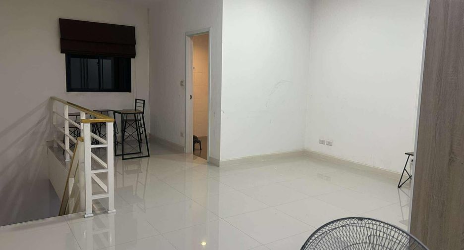 For rent 3 bedrooms retail Space in Khlong Sam Wa, Bangkok