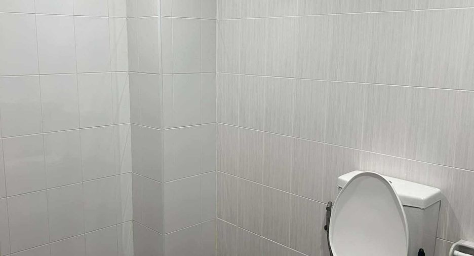 For rent 3 bedrooms retail Space in Khlong Sam Wa, Bangkok