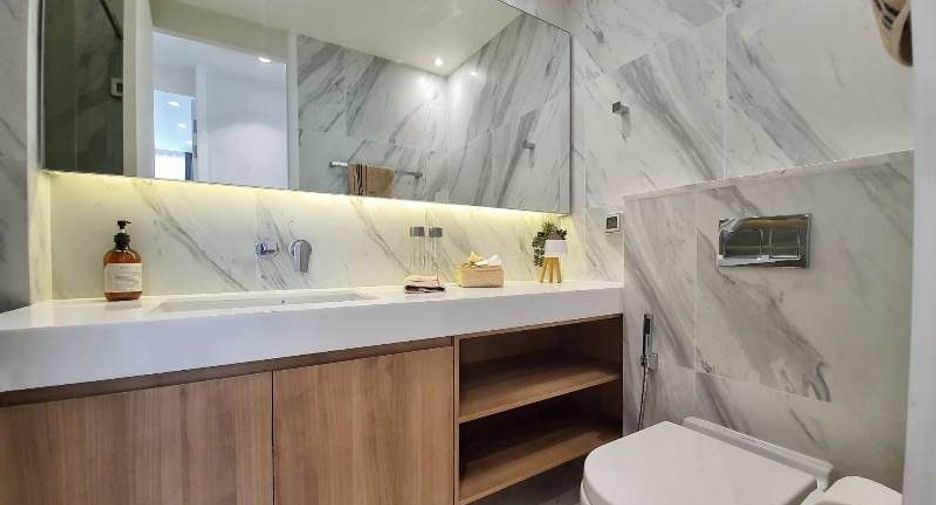 For sale 2 bedrooms condo in Khlong Toei, Bangkok