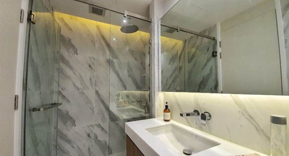 For sale 2 bedrooms condo in Khlong Toei, Bangkok