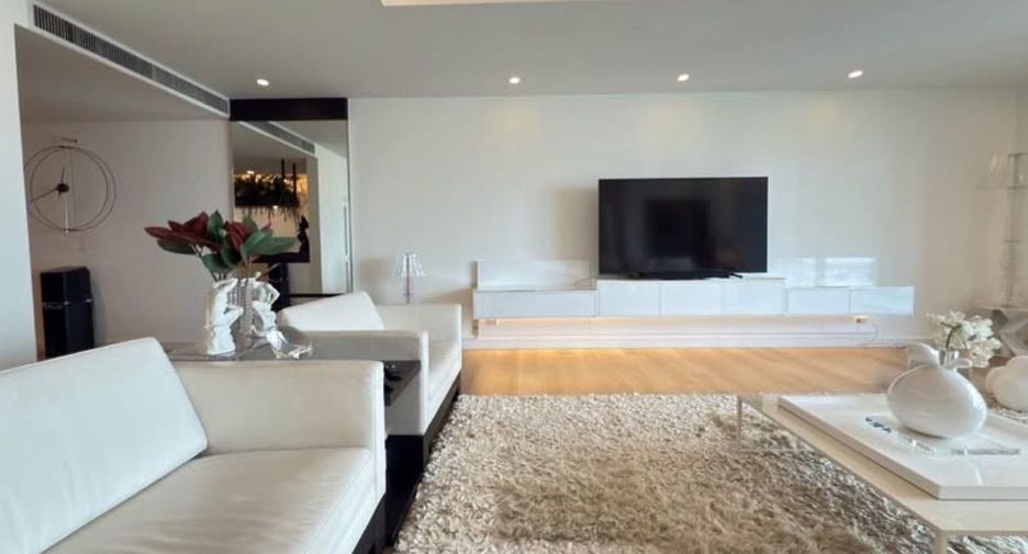For rent 3 ベッドルーム condo in Sathon, Bangkok