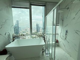 Condo en alquiler de 3 habitaciones en Sathon, Bangkok
