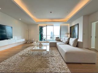 Condo en alquiler de 3 habitaciones en Sathon, Bangkok