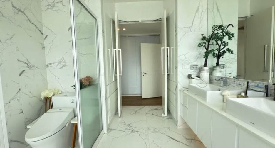 For rent 3 ベッドルーム condo in Sathon, Bangkok