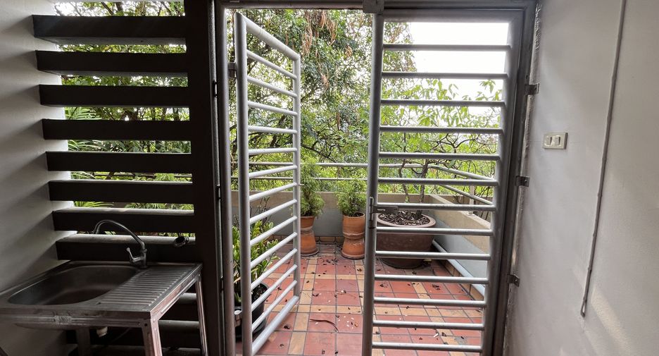 À louer 3 chambres appartement à Phaya Thai, Bangkok