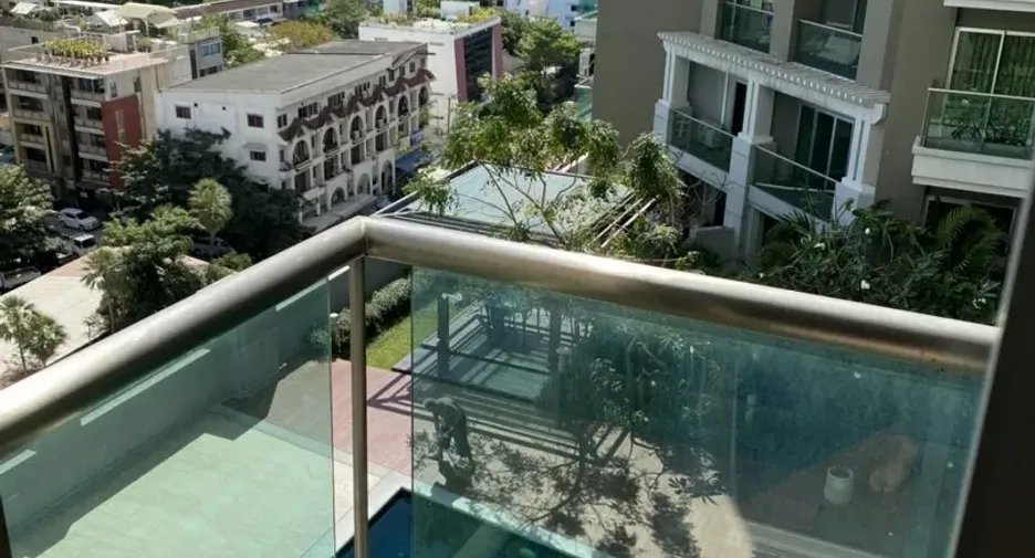 For sale 2 bedrooms condo in Huai Khwang, Bangkok