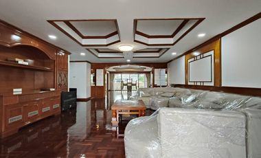 For rent 3 bedrooms apartment in Watthana, Bangkok